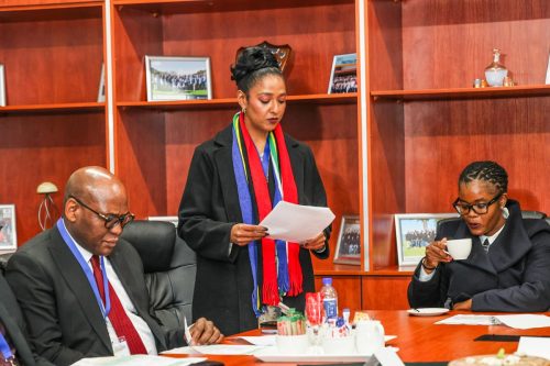 Acting Executive Officer of the NSF briefs the Minister.