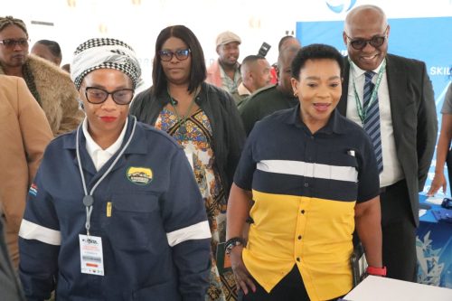 Deputy Minister alongside DDG TVET & Mayor Tsileng Sobuthongo watching exhibition.