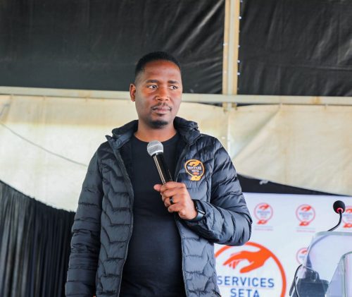 Official from Services SETA addresses students 